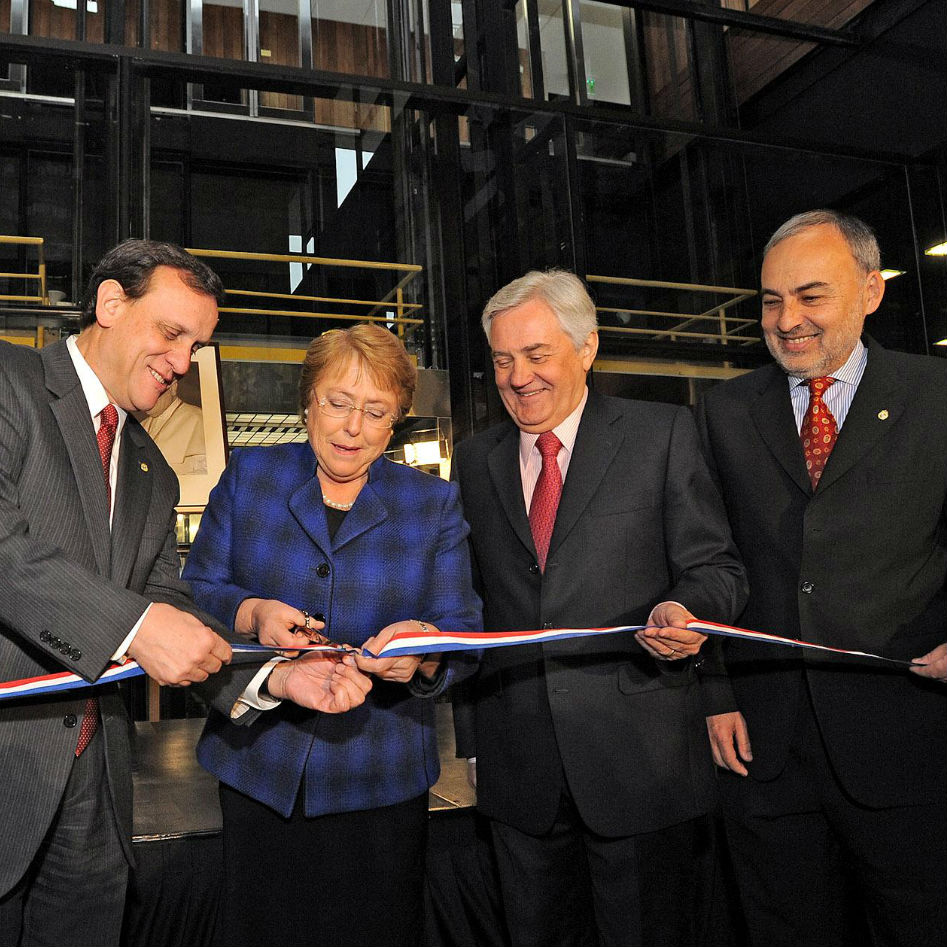 inauguracion-del-centro-de-innovacion-uc-anacleto-angelini-junio-2014